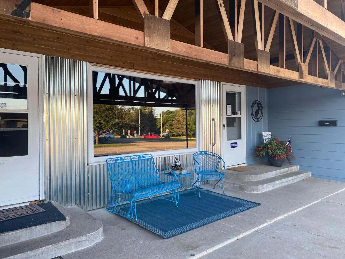 Pelican Motel Pelican Rapids Εξωτερικό φωτογραφία