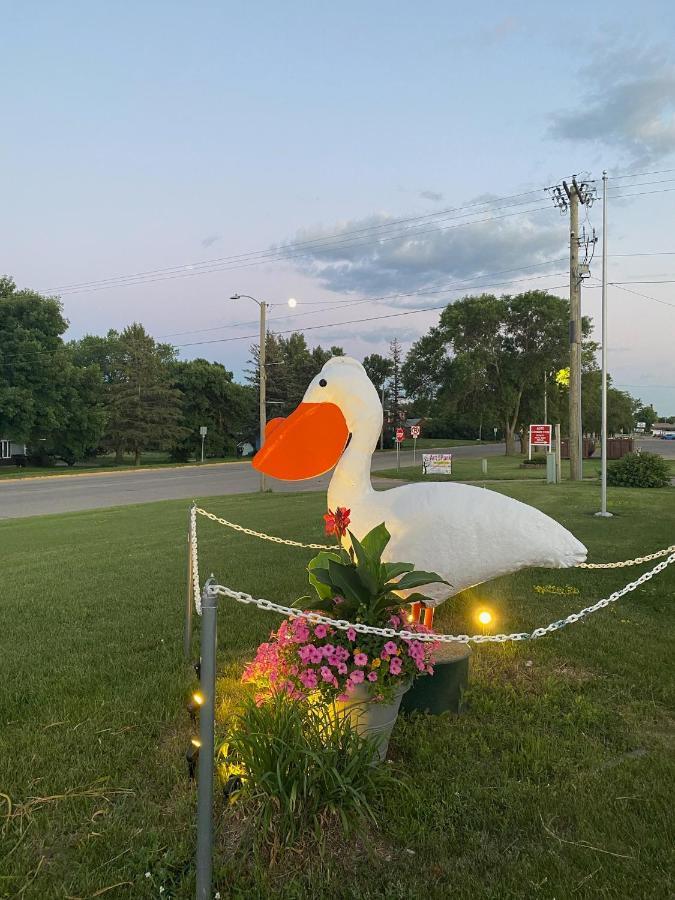 Pelican Motel Pelican Rapids Εξωτερικό φωτογραφία